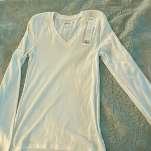 NWT Eddie Bauer White V Neck Top Size S